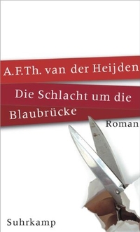 Buchcover: A. F. Th. van der Heijden. Die Schlacht um die Blaubrücke - Roman. Suhrkamp Verlag, Berlin, 2001.