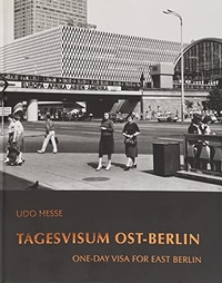 Buchcover: Udo Hesse. Tagesvisum Ost-Berlin / One Day Visit for east Berlin - Fotografien aus Berlin-Mitte, Prenzlauer Berg und Kopenick in den 1980er Jahren. Hartmann Projects, Stuttgart, 2019.