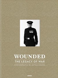 Buchcover: Bryan Adams. Wounded - The Legacy of War. Steidl Verlag, Göttingen, 2013.