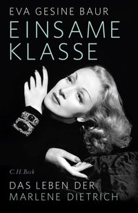Buchcover: Eva Gesine Baur. Einsame Klasse - Das Leben der Marlene Dietrich. C.H. Beck Verlag, München, 2017.