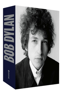 Buchcover: Mark Davidson (Hg.) / Parker Fishel (Hg.). Bob Dylan: Mixing Up the Medicine - Deutsche Ausgabe. Unveröffentlichte Fotos und Zeugnisse aus dem Bob Dylan-Archiv von 1941 bis heute. Droemer Knaur Verlag, München, 2023.
