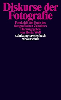 Buchcover: Herta Wolf (Hg.). Diskurse der Fotografie - Fotokritik am Ende des fotografischen Zeitalters. Suhrkamp Verlag, Berlin, 2003.