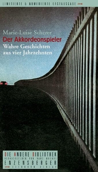 Buchcover: Marie-Luise Scherer. Der Akkordeonspieler - Wahre Geschichten aus vier Jahrzehnten. Die Andere Bibliothek/Eichborn, Berlin, 2004.