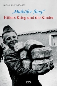 Buchcover: Nicholas Stargardt. Maikäfer flieg! - Hitlers Krieg und die Kinder. Deutsche Verlags-Anstalt (DVA), München, 2006.