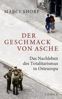 Buchcover: Marci Shore. Der Geschmack von Asche - Das Nachleben des Totalitarismus in Osteuropa. C.H. Beck Verlag, München, 2014.