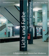 Buchcover: Christoph Brachmann. Licht und Farbe im Berliner Untergrund - U-Bahnhöfe der klassischen Moderne. Gebr. Mann Verlag, Berlin, 2003.