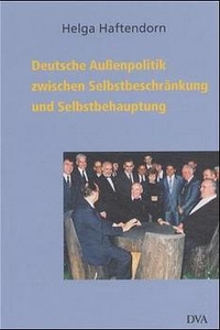 Buchcover: Helga Haftendorn. Deutsche Außenpolitik zwischen Selbstbeschränkung und Selbstbehauptung. Deutsche Verlags-Anstalt (DVA), München, 2001.