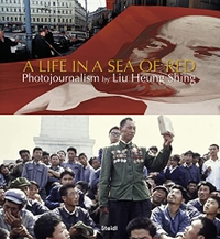 Buchcover: Liu Heung Shing. A Life in a Sea of Red - Photojournalism by Liu Heung Shing. Steidl Verlag, Göttingen, 2019.