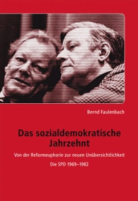 Buchcover: Bernd Faulenbach. Das sozialdemokratische Jahrzehnt - Von der Reformeuphorie zur neuen Unübersichtlichkeit. Die SPD 1969-1982. J. H. W. Dietz Nachf. Verlag, Bonn, 2011.
