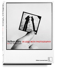 Buchcover: Volker Hinz. In Love with Photography - Deutsch - englisch. Edition Lammerhuber, Baden, 2015.