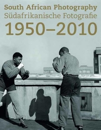 Buchcover: Südafrikanische Fotografie - 1950-2010. Hatje Cantz Verlag, Berlin, 2010.