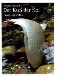 Buchcover: Reiner Kunze. Der Kuss der Koi - Prosa und Fotos. S. Fischer Verlag, Frankfurt am Main, 2002.