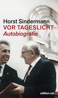 Buchcover: Horst Sindermann. Vor Tageslicht - Autobiografie. Das Neue Berlin Verlag, Berlin, 2015.