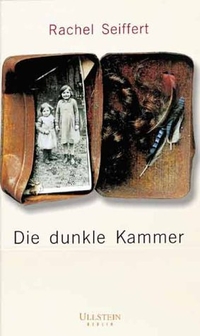 Buchcover: Rachel Seiffert. Die dunkle Kammer - Roman. Ullstein Verlag, Berlin, 2001.