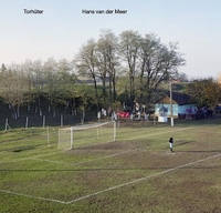 Hans van der Meer. Torhüter - Von den Plätzen des Europäischen Amateurfußballs. Hartmann Projects, Stuttgart, 2026.