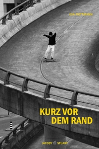 Buchcover: Eva Rottmann. Kurz vor dem Rand - Roman. (Ab 14 Jahre). Jacoby und Stuart Verlag, Berlin, 2023.