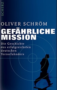Buchcover: Oliver Schröm. Gefährliche Mission - Die Geschichte des erfolgreichsten deutschen Terrorfahnders. Scherz Verlag, Frankfurt am Main, 2005.